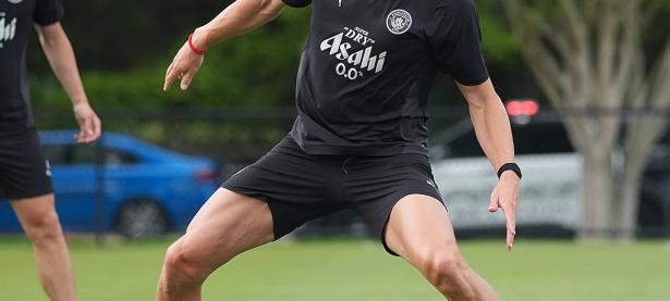 包含尤文图斯今晚状态回暖；志在NBA常规赛名次提升；气氛紧张；更衣室氛围转暖的词条