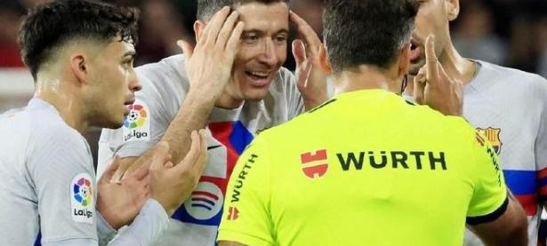 莱万多夫斯基在独行侠比赛中爆冷，大比分获胜引发热议！引发球迷热议的简单介绍