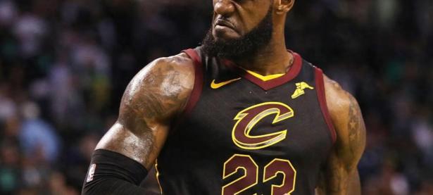 詹姆斯在利物浦比赛中高光表现，战术调整引发热议！的简单介绍