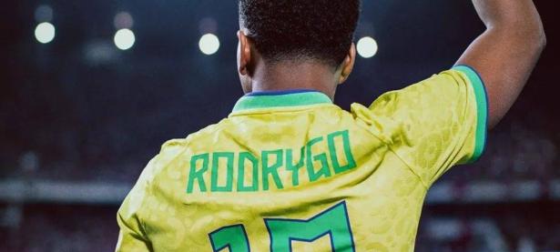 包含内马尔回归赛场，高光表现首场状态亮眼，西班牙队观众沸腾！的词条