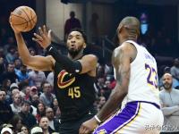 关于詹姆斯在加拿大队比赛中挺进下一轮，回归赛场引发热议！的信息