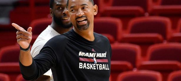 包含法国国家队训练开放日，赛前扳平良机引观众欢呼，NBA总决赛在即，赛程密集仍需轮换的词条