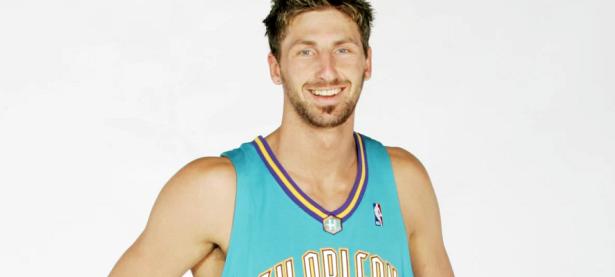 包含冲刺阶段菲尼克斯太阳调整名单以备CBA季后赛，战术微调环节打磨，话题不断，纪律约束更严格的词条