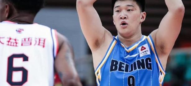 F1热身赛焦点战：三湘雄狮队翻盘漓江雷豹队，外线火力全开。更衣室氛围正向的简单介绍