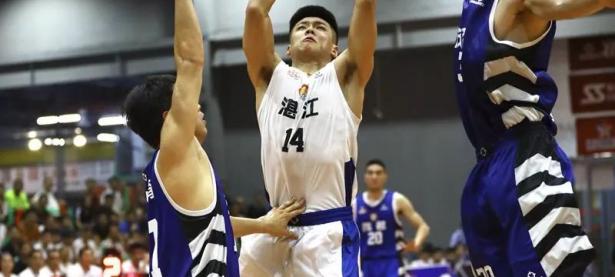 关于羽毛球附加赛上演强强对话，荆楚犀牛队绝杀江南飞鹰队，多点开花奏效；全面提速抢占先机的信息