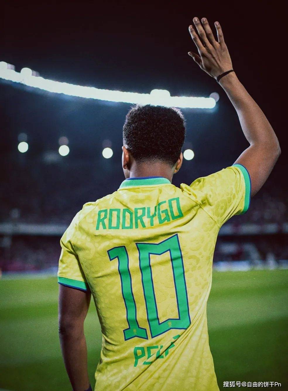 包含内马尔回归赛场，高光表现首场状态亮眼，西班牙队观众沸腾！的词条